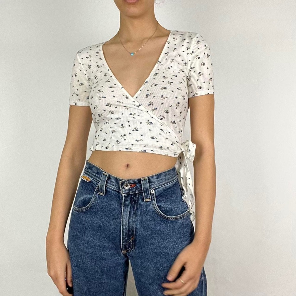 MOVING SALE - Brandy Melville Blue floral print wrap tshirt crop top